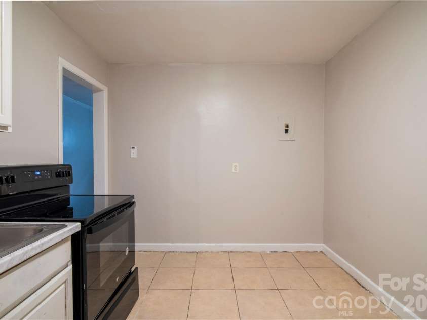 1812 Catherine Simmons Avenue, Charlotte, NC 28216.  MLS# CAR4420162, YatesRealty ID 48529. 