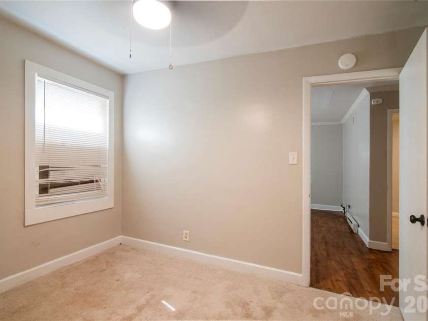 1812 Catherine Simmons Avenue, Charlotte, NC 28216.  MLS# CAR4420162, YatesRealty ID 48529. 