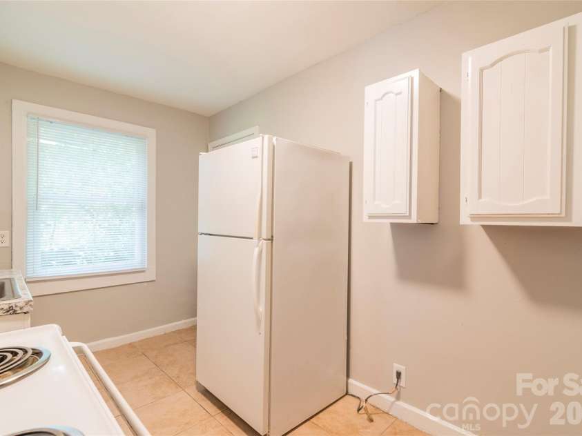 1812 Catherine Simmons Avenue, Charlotte, NC 28216.  MLS# CAR4420162, YatesRealty ID 48529. Front unit kitchen