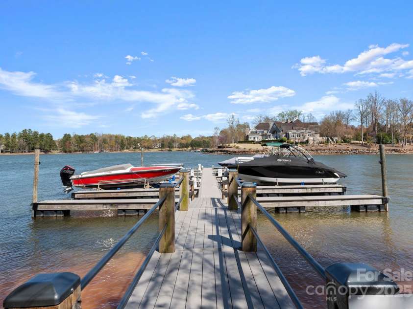 138 Hopkinton Drive, Mooresville, NC 28117.  MLS# CAR4239534, YatesRealty ID 4853. 