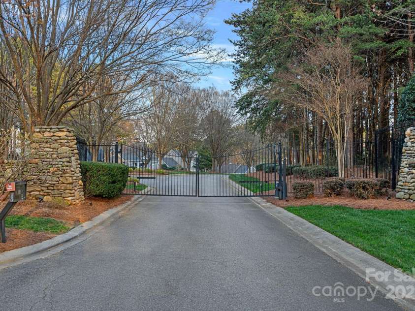 138 Hopkinton Drive, Mooresville, NC 28117.  MLS# CAR4239534, YatesRealty ID 4853. 