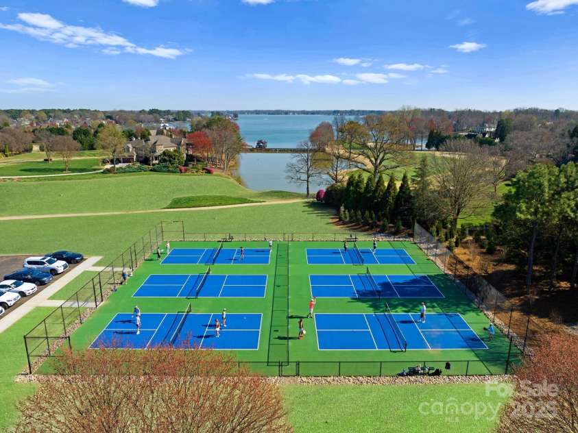 138 Hopkinton Drive, Mooresville, NC 28117.  MLS# CAR4239534, YatesRealty ID 4853. 