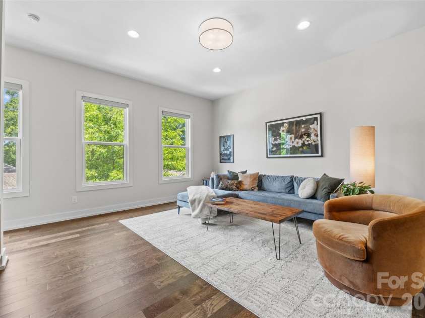 4017 Plaza Row Court, Charlotte, NC 28205.  MLS# CAR4420439, YatesRealty ID 48535. 10-ft ceilings on main level