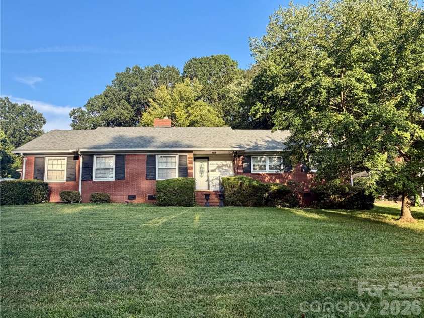 332 Fannie Circle, Charlotte, NC 28205.  MLS# CAR4420419, YatesRealty ID 48543. 