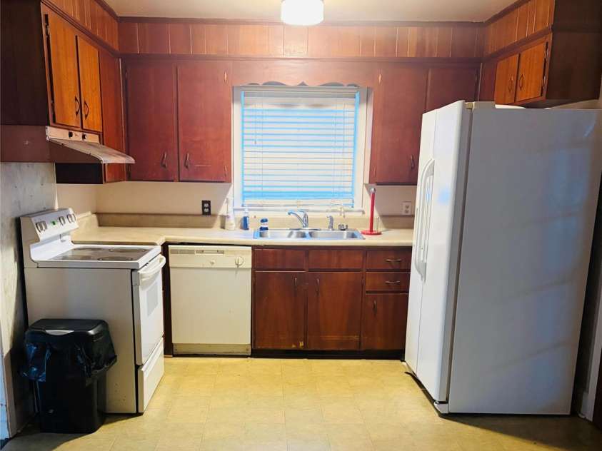 332 Fannie Circle, Charlotte, NC 28205.  MLS# CAR4420419, YatesRealty ID 48543. Kitchen