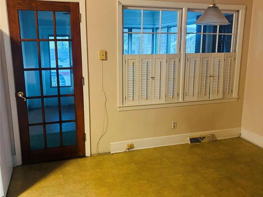 332 Fannie Circle, Charlotte, NC 28205.  MLS# CAR4420419, YatesRealty ID 48543. Kitchen