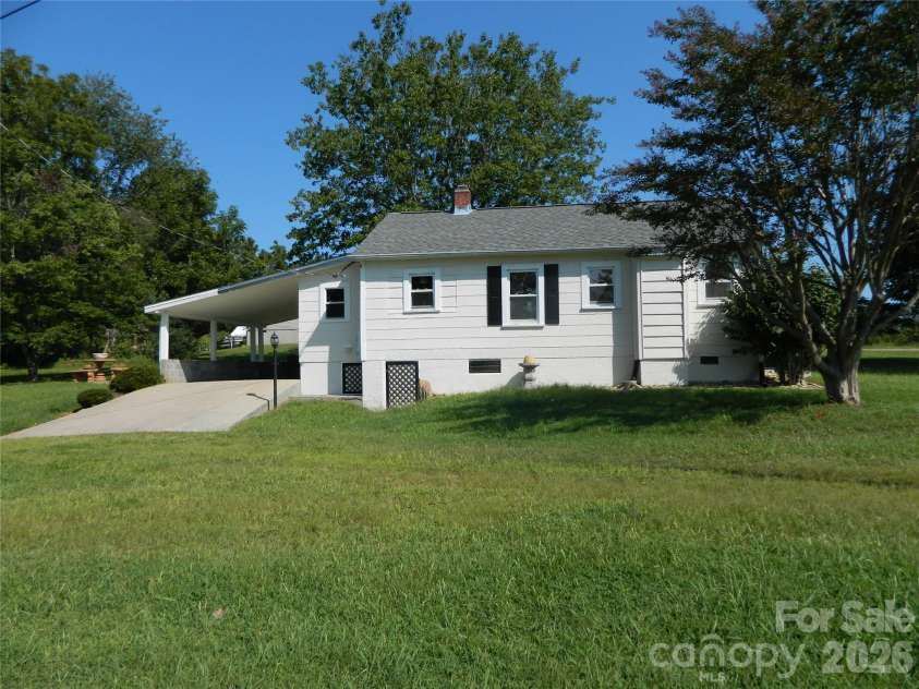 4441 Hickory Nut Ridge Road, Hudson, NC 28638.  MLS# CAR4420319, YatesRealty ID 48545. 