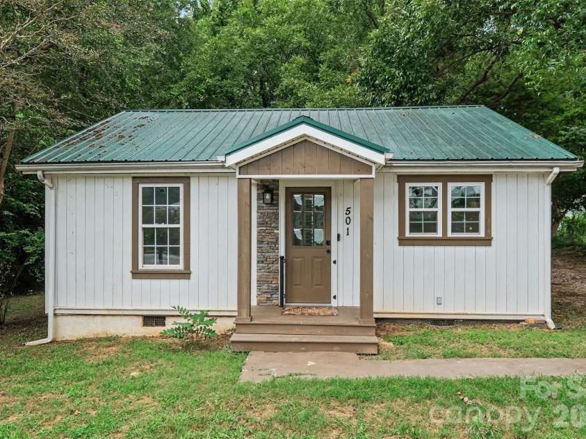 501 Hunter Street, York, SC 29745.  MLS# CAR4420618, YatesRealty ID 48546. 
