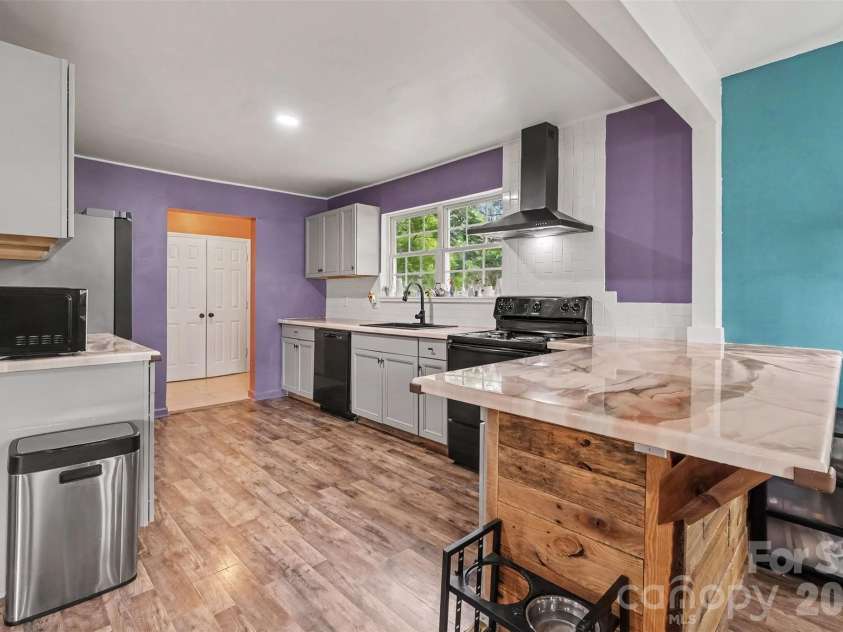 501 Hunter Street, York, SC 29745.  MLS# CAR4420618, YatesRealty ID 48546. 