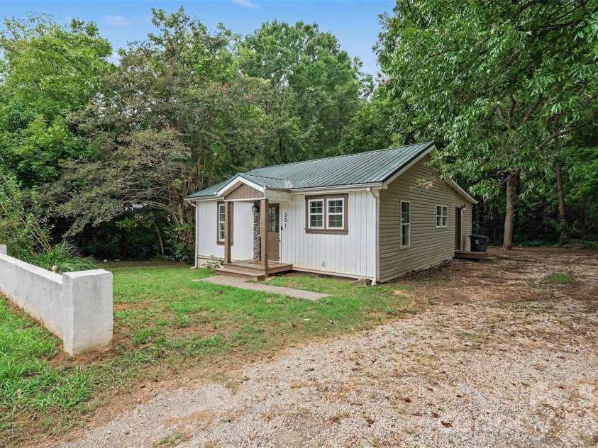 501 Hunter Street, York, SC 29745.  MLS# CAR4420618, YatesRealty ID 48546. 