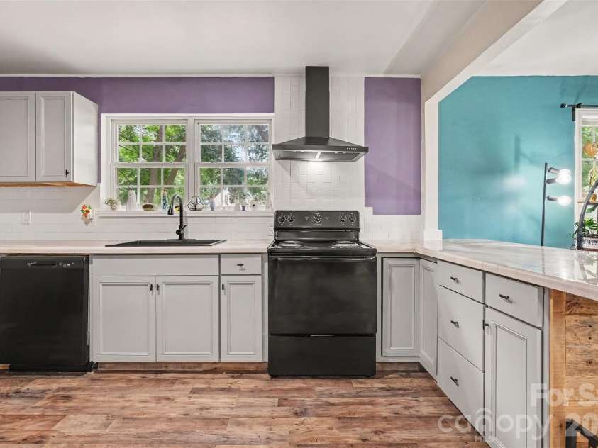 501 Hunter Street, York, SC 29745.  MLS# CAR4420618, YatesRealty ID 48546. 