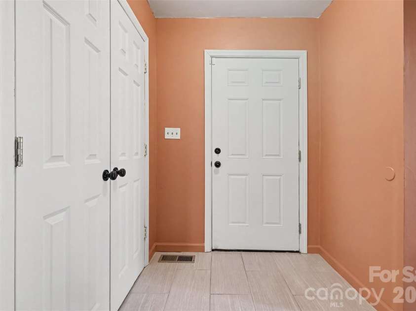 501 Hunter Street, York, SC 29745.  MLS# CAR4420618, YatesRealty ID 48546. 