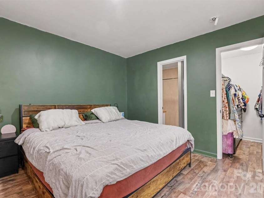 501 Hunter Street, York, SC 29745.  MLS# CAR4420618, YatesRealty ID 48546. 