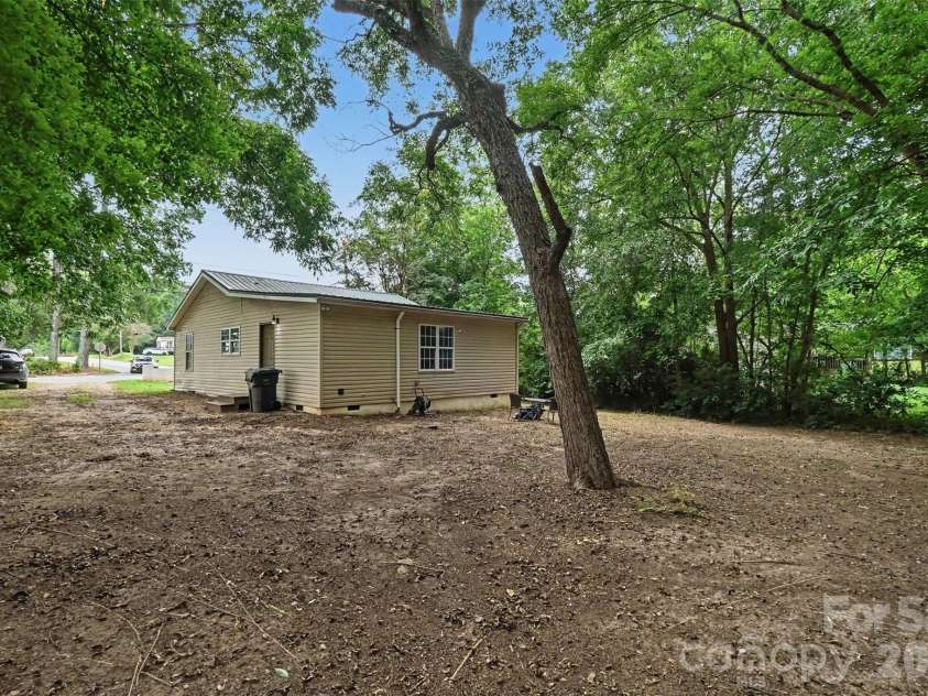 501 Hunter Street, York, SC 29745.  MLS# CAR4420618, YatesRealty ID 48546. 