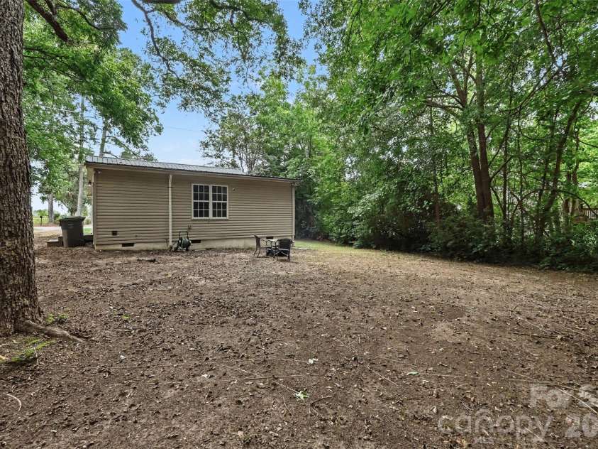 501 Hunter Street, York, SC 29745.  MLS# CAR4420618, YatesRealty ID 48546. 