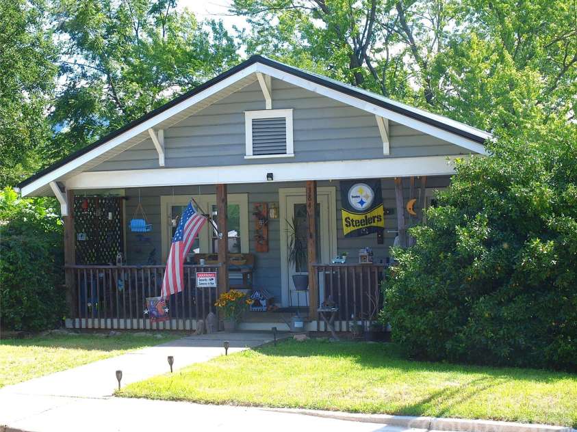 384 Pisgah Drive, Canton, NC 28716.  MLS# CAR4417727, YatesRealty ID 48547. 