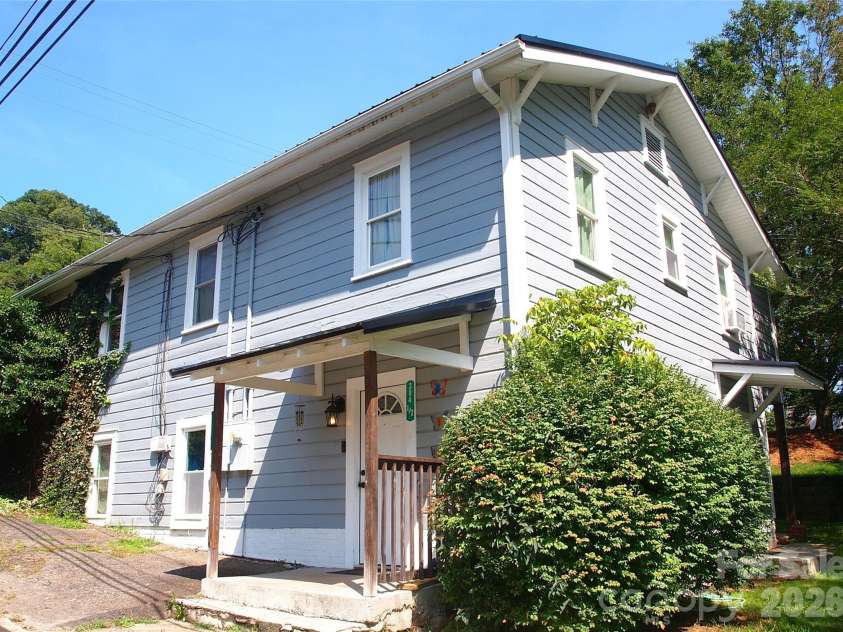 384 Pisgah Drive, Canton, NC 28716.  MLS# CAR4417727, YatesRealty ID 48547. 
