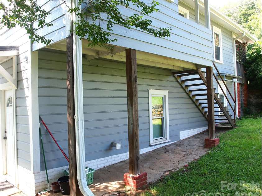 384 Pisgah Drive, Canton, NC 28716.  MLS# CAR4417727, YatesRealty ID 48547. 