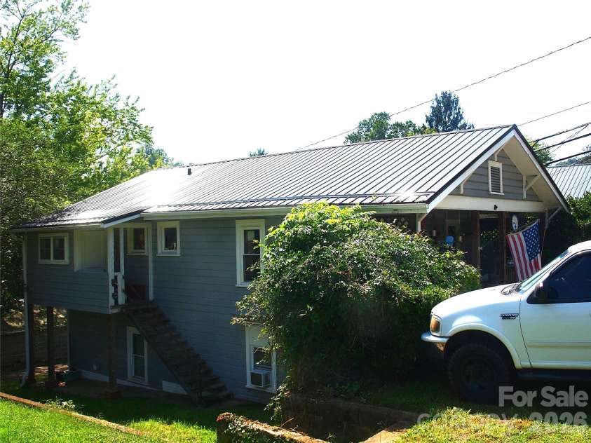 384 Pisgah Drive, Canton, NC 28716.  MLS# CAR4417727, YatesRealty ID 48547. 