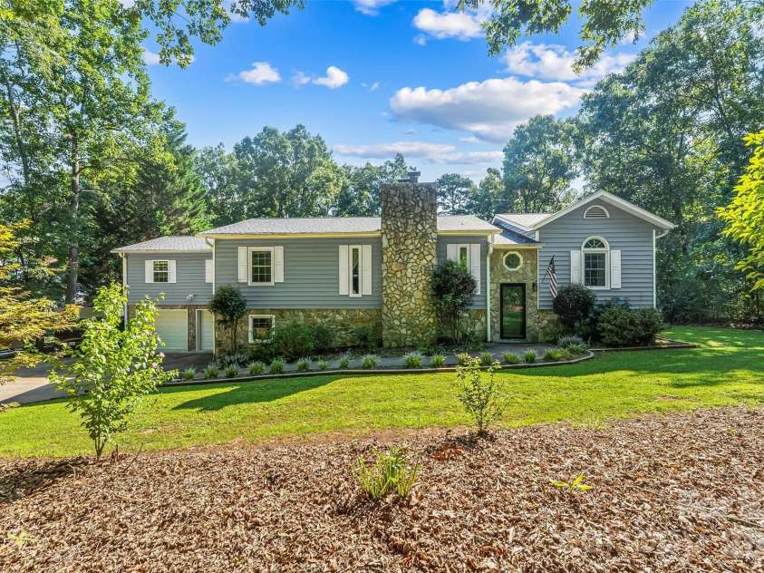5468 Valley Run Street, Hickory, NC 28601.  MLS# CAR4420015, YatesRealty ID 48549. 