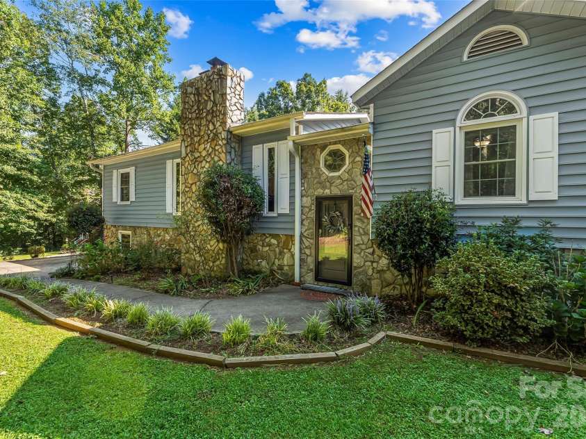 5468 Valley Run Street, Hickory, NC 28601.  MLS# CAR4420015, YatesRealty ID 48549. 