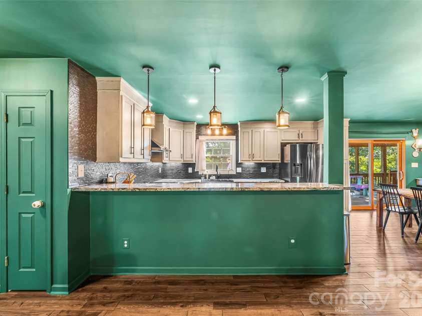 5468 Valley Run Street, Hickory, NC 28601.  MLS# CAR4420015, YatesRealty ID 48549. 