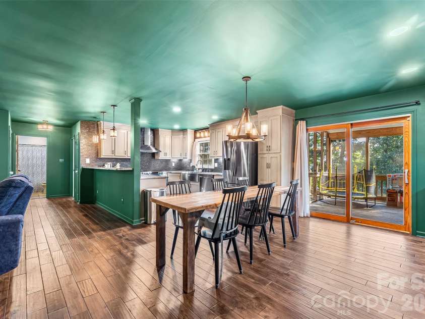 5468 Valley Run Street, Hickory, NC 28601.  MLS# CAR4420015, YatesRealty ID 48549. 