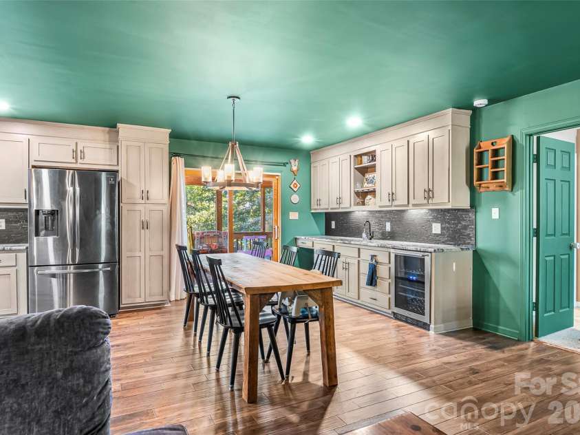 5468 Valley Run Street, Hickory, NC 28601.  MLS# CAR4420015, YatesRealty ID 48549. 