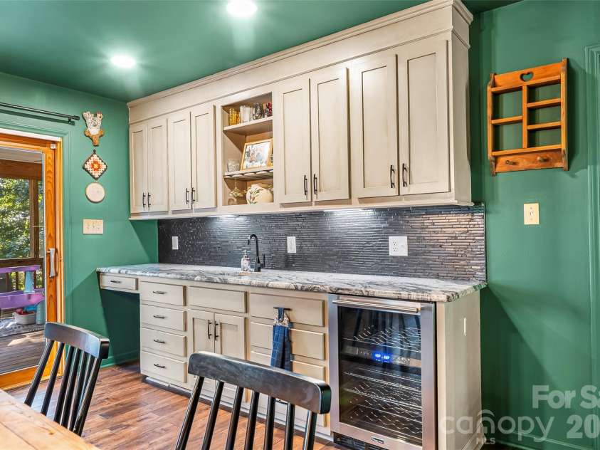 5468 Valley Run Street, Hickory, NC 28601.  MLS# CAR4420015, YatesRealty ID 48549. 