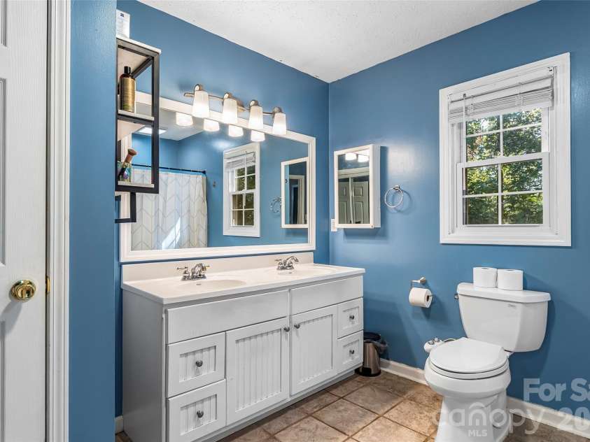 5468 Valley Run Street, Hickory, NC 28601.  MLS# CAR4420015, YatesRealty ID 48549. 