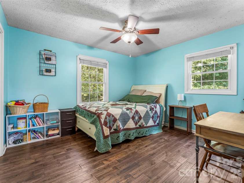 5468 Valley Run Street, Hickory, NC 28601.  MLS# CAR4420015, YatesRealty ID 48549. 