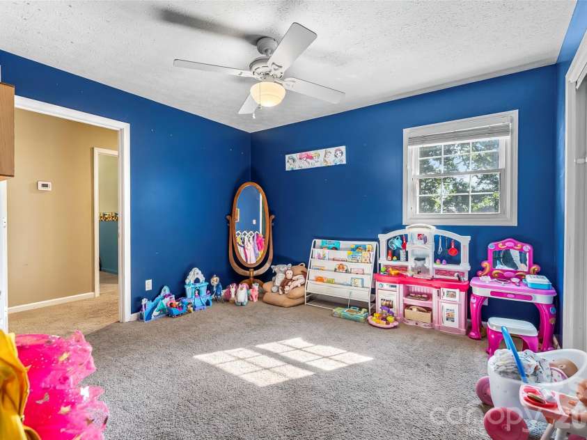 5468 Valley Run Street, Hickory, NC 28601.  MLS# CAR4420015, YatesRealty ID 48549. 