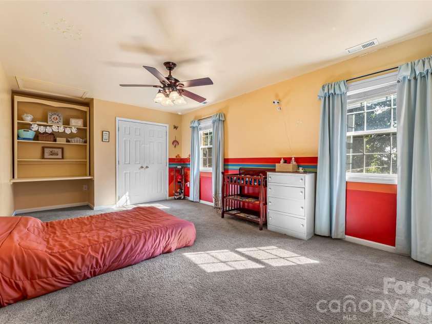 5468 Valley Run Street, Hickory, NC 28601.  MLS# CAR4420015, YatesRealty ID 48549. 