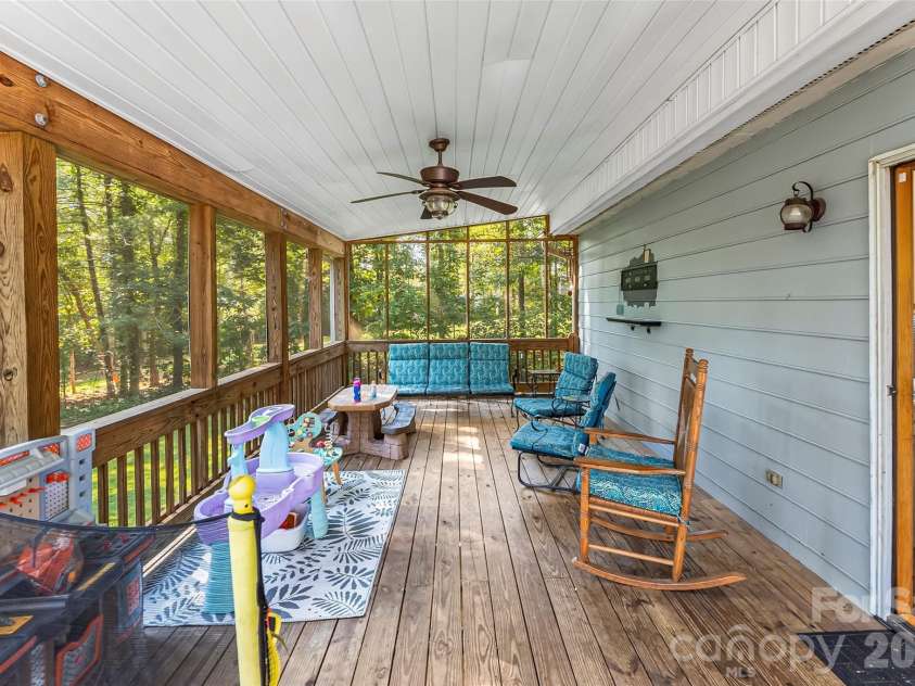 5468 Valley Run Street, Hickory, NC 28601.  MLS# CAR4420015, YatesRealty ID 48549. 