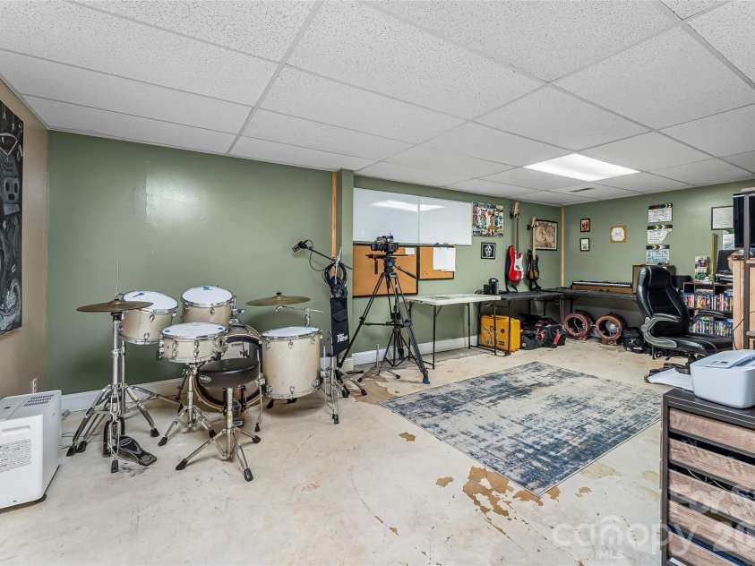 5468 Valley Run Street, Hickory, NC 28601.  MLS# CAR4420015, YatesRealty ID 48549. 