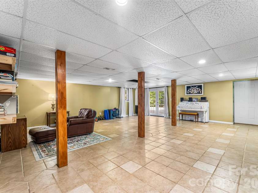 5468 Valley Run Street, Hickory, NC 28601.  MLS# CAR4420015, YatesRealty ID 48549. 