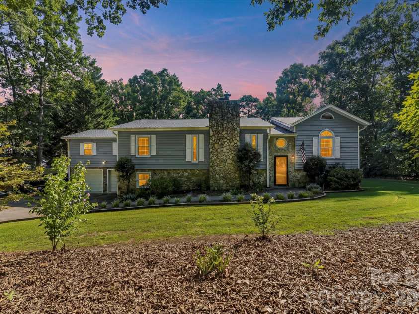 5468 Valley Run Street, Hickory, NC 28601.  MLS# CAR4420015, YatesRealty ID 48549. 