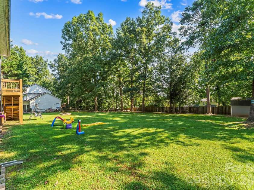 5468 Valley Run Street, Hickory, NC 28601.  MLS# CAR4420015, YatesRealty ID 48549. 