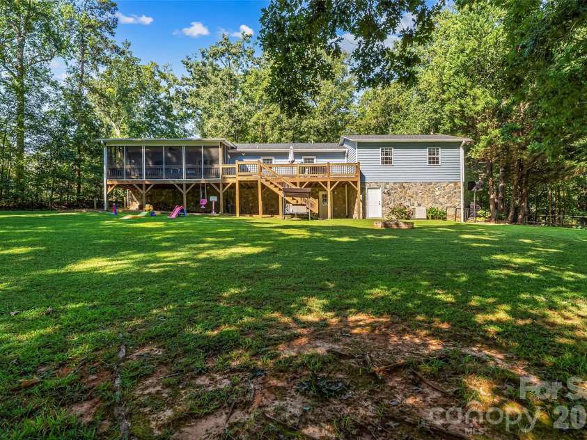 5468 Valley Run Street, Hickory, NC 28601.  MLS# CAR4420015, YatesRealty ID 48549. 