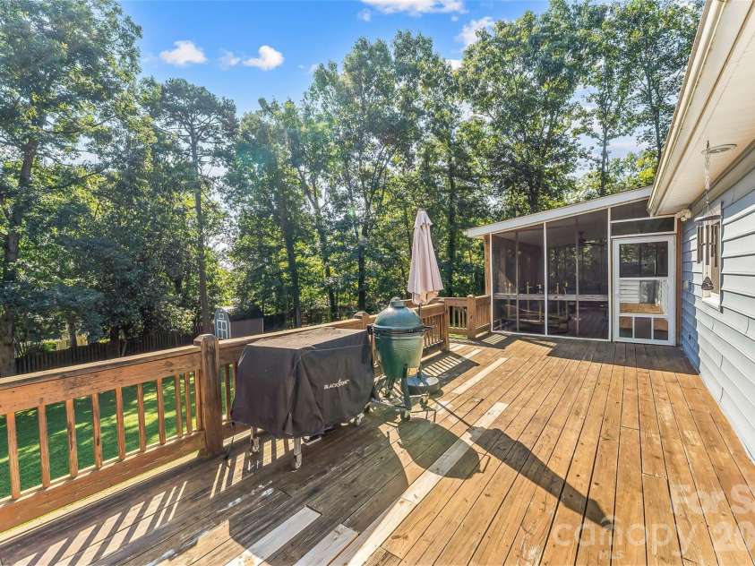 5468 Valley Run Street, Hickory, NC 28601.  MLS# CAR4420015, YatesRealty ID 48549. 
