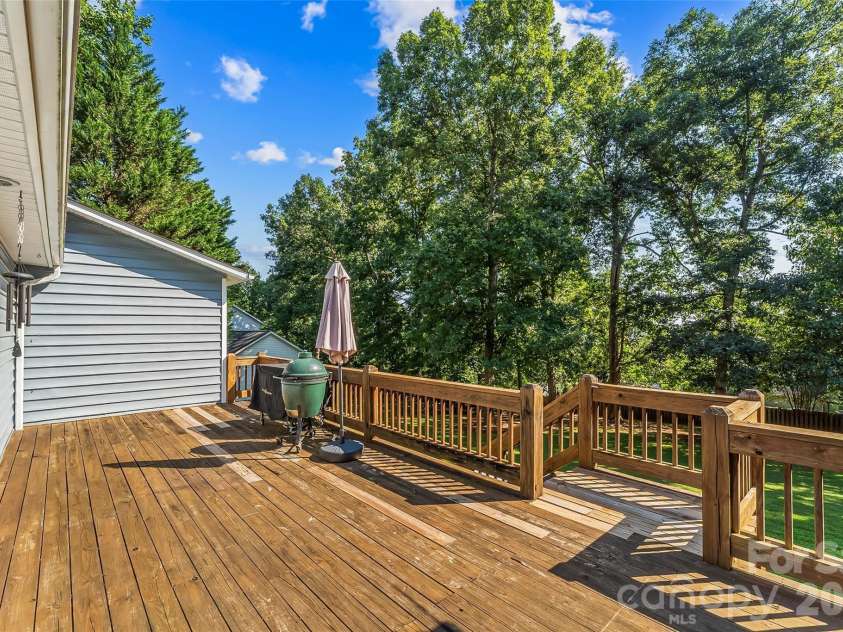 5468 Valley Run Street, Hickory, NC 28601.  MLS# CAR4420015, YatesRealty ID 48549. 