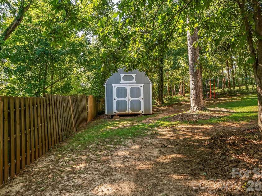 5468 Valley Run Street, Hickory, NC 28601.  MLS# CAR4420015, YatesRealty ID 48549. 