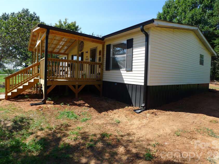 2005 Monico Lane, Yadkinville, NC 27055.  MLS# CAR4421238, YatesRealty ID 48551. 