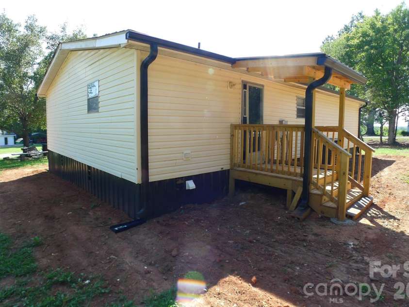 2005 Monico Lane, Yadkinville, NC 27055.  MLS# CAR4421238, YatesRealty ID 48551. 