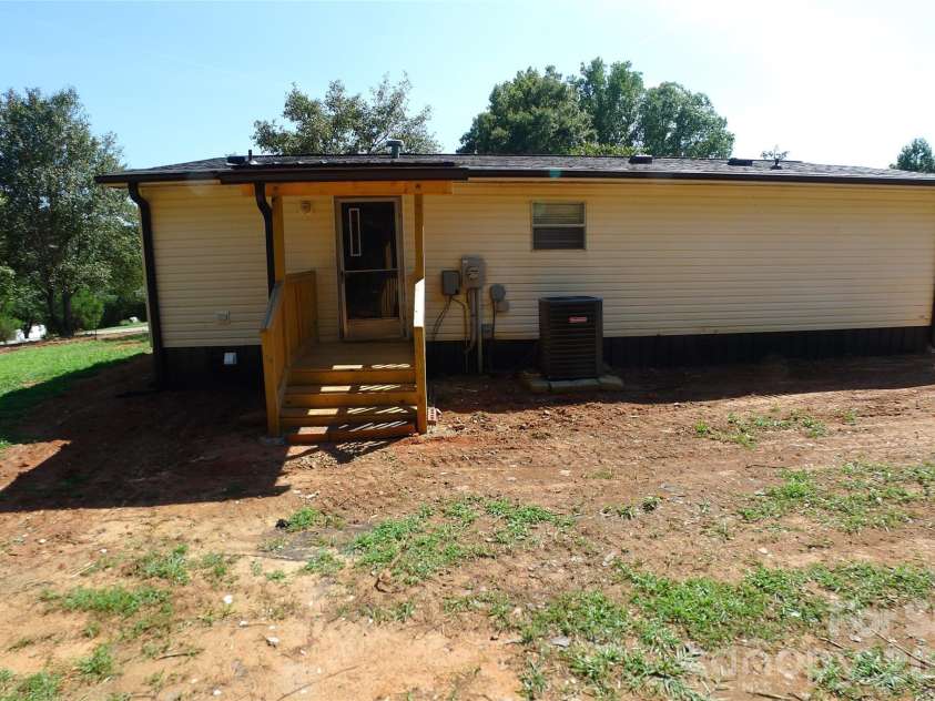 2005 Monico Lane, Yadkinville, NC 27055.  MLS# CAR4421238, YatesRealty ID 48551. 