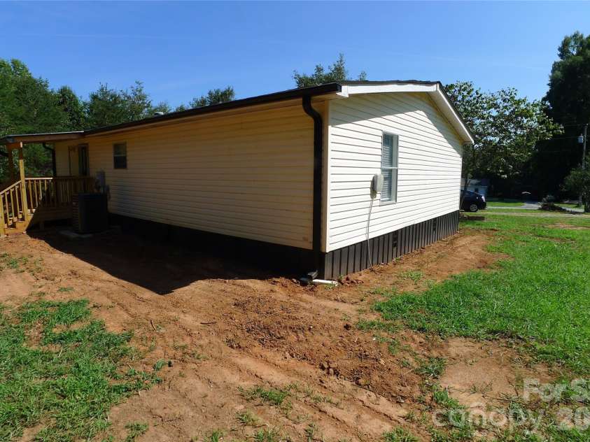 2005 Monico Lane, Yadkinville, NC 27055.  MLS# CAR4421238, YatesRealty ID 48551. 