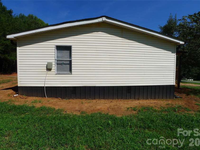 2005 Monico Lane, Yadkinville, NC 27055.  MLS# CAR4421238, YatesRealty ID 48551. 