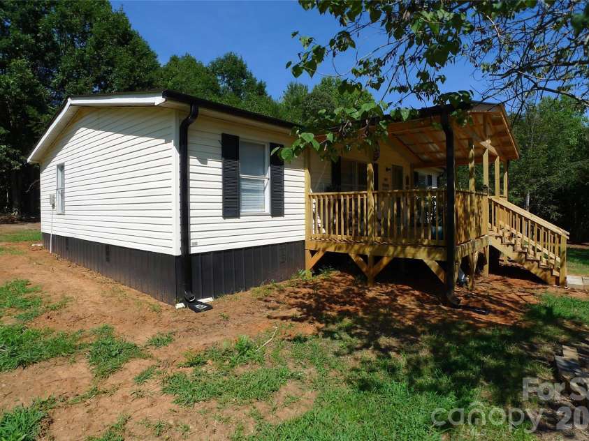 2005 Monico Lane, Yadkinville, NC 27055.  MLS# CAR4421238, YatesRealty ID 48551. 