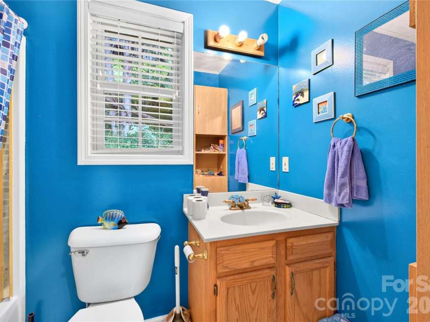 791 Mckinney Road, Burnsville, NC 28714.  MLS# CAR4418571, YatesRealty ID 48556. Upper guest bath