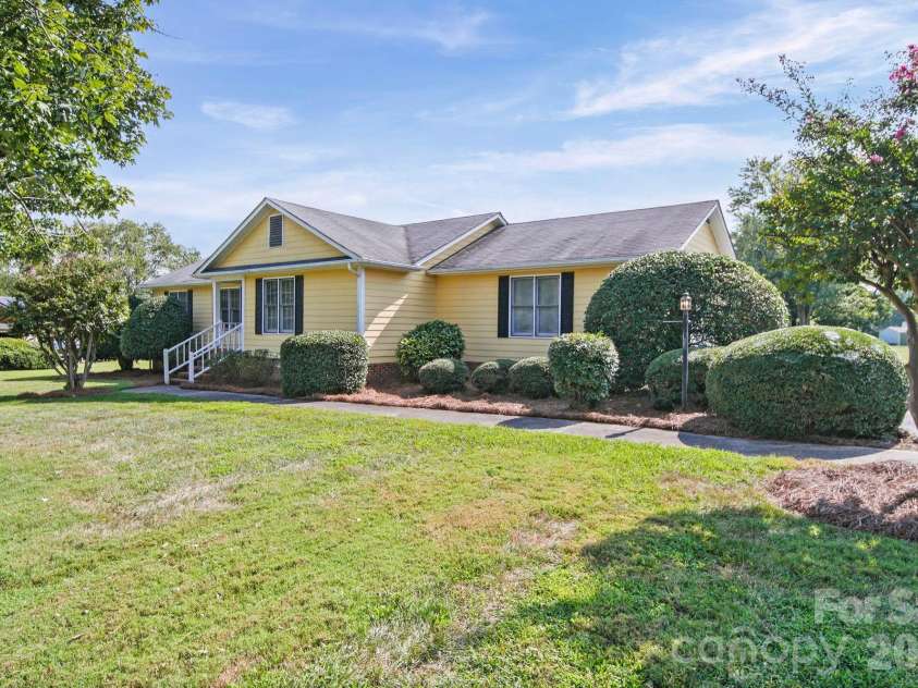 4207 Deerfield Drive, Monroe, NC 28112.  MLS# CAR4421140, YatesRealty ID 48557. 